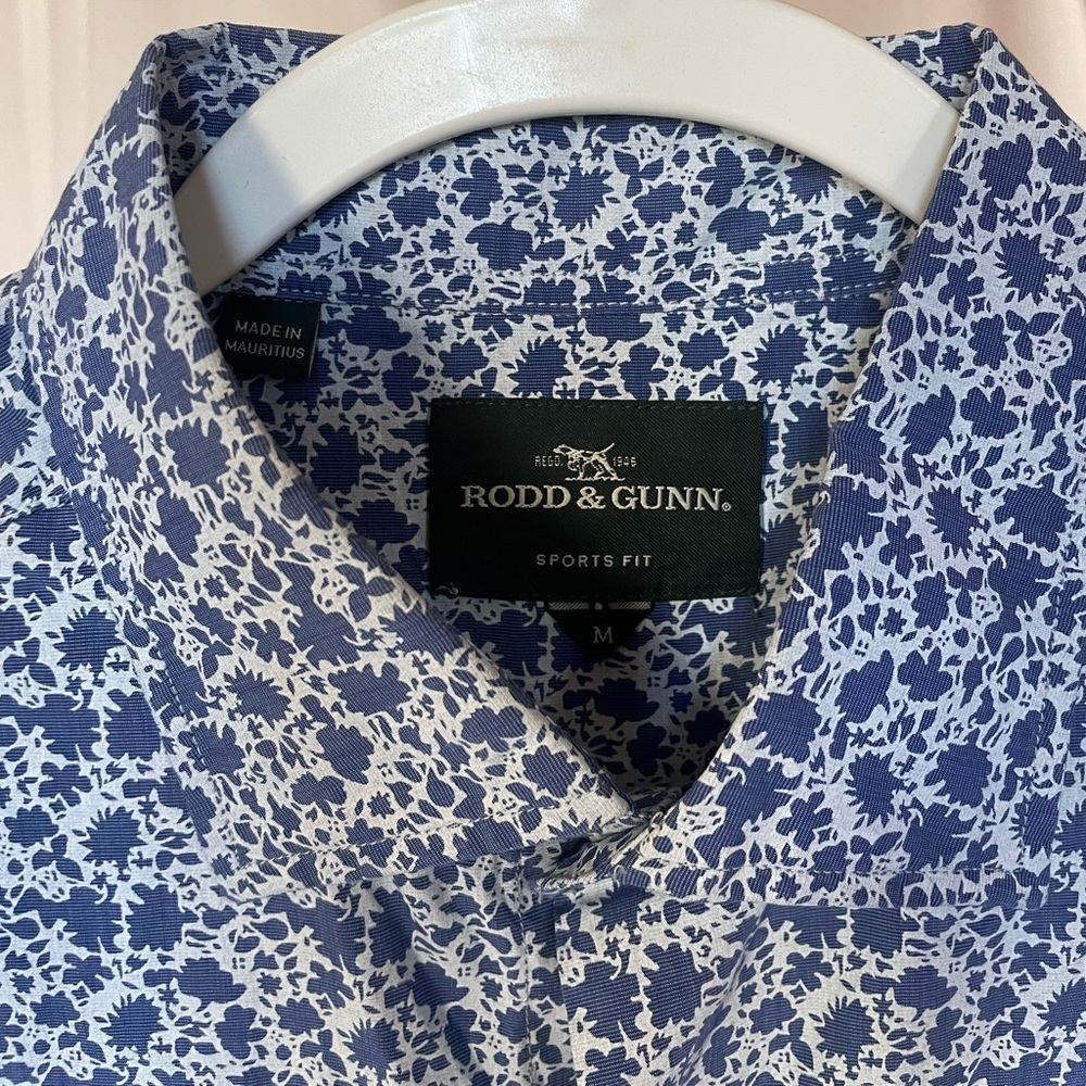 Rodd and Gunn button down long sleeve shirt